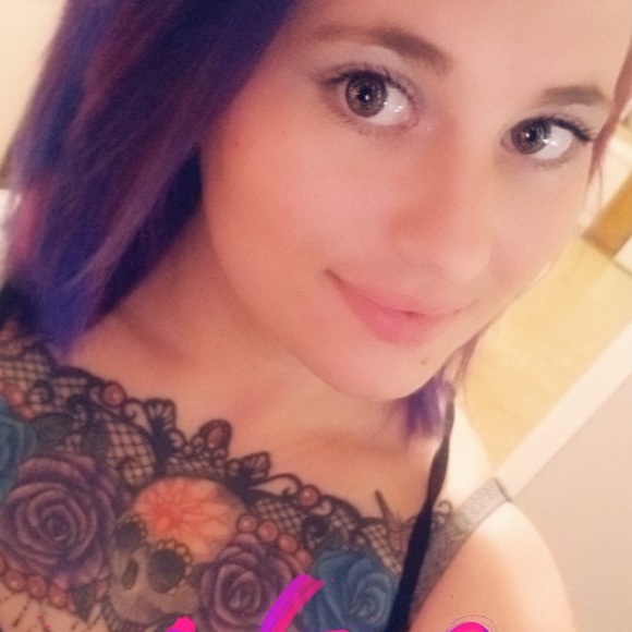 Meet your Posher, Katie - Picture 2 of 3